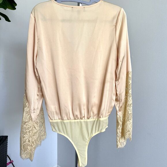 Lulu's Yellow Half Wrap Bodysuit Lace Bell Sleeve Size S - Picture 5 of 9